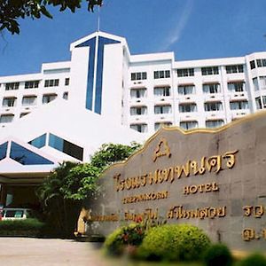 Thepnakorn Hotel Бурирам Exterior photo