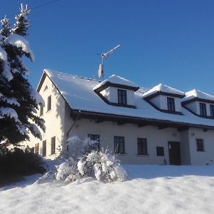 Restaurace A Penzion Jilm Йилемнице Exterior photo