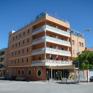 Hotel Torrezaf Торределькампо Exterior photo
