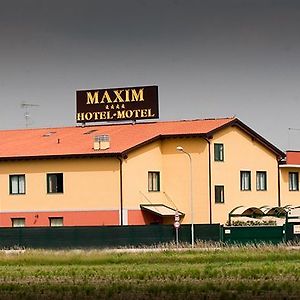 Hotel Maxim Анцола-делл'Эмилия Exterior photo