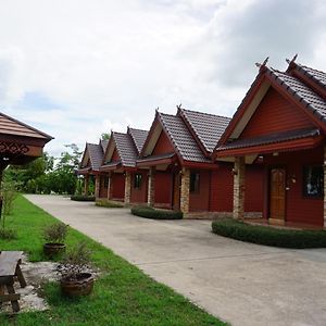 Ruean Phet Sawoei Resort Phutthaisong Exterior photo