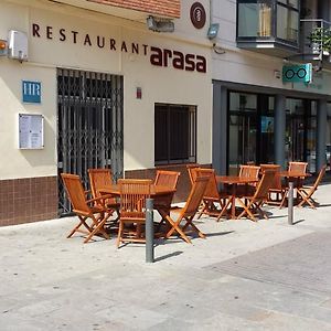 Отель Hostal Restaurante Arasa Санта-Барбара Exterior photo