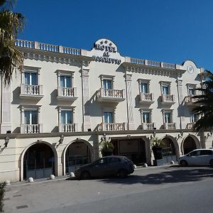 Отель Al Boschetto Кастель Вольтурно Exterior photo
