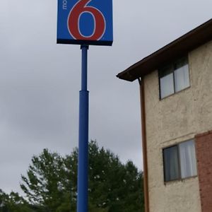 Motel 6 Морхед Exterior photo