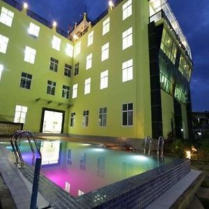 Luxer Deluxe Hotel Нгве-Саунг Exterior photo