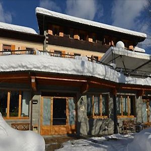 Albergo Ristorante Il Laghetto Фьюмальбо Exterior photo