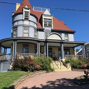 Bed and Breakfast The Levi Deal Mansion Meyersdale Exterior photo