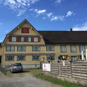 Bed and Breakfast Wohlfuehloase Fuer Mensch Und Hund Uzwil Exterior photo