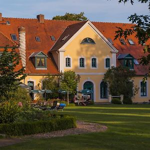 Отель Das Gutshaus Solzow Mecklenburgische Seenplatte Mueritz Exterior photo