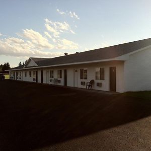 Village Inn Motel Chatham Exterior photo