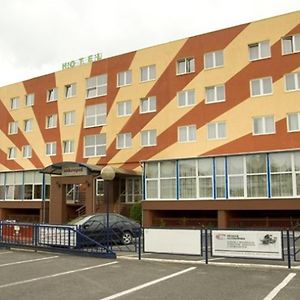 Hotel Restauracja Cukropol Гостынь Exterior photo