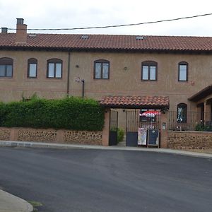 Hotel Rural Casa El Cura Кальсадилья-де-лос-Эрманильос Exterior photo