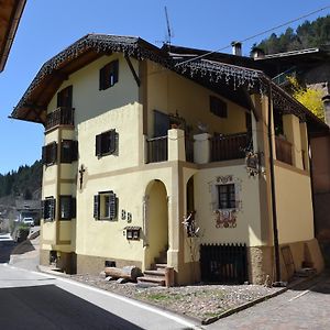 B&B La Tana Dell'Orso - Die Baerenhoehle Кастелло-ди-Фьемме Exterior photo