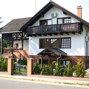 Отель Dunakanyar Bed & Breakfast Гёд Exterior photo