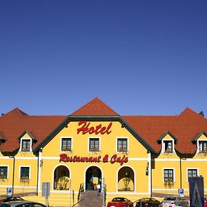 Autobahnrestaurant & Motorhotel Zobern Exterior photo