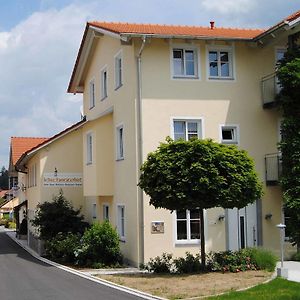 Отель Zum Kirchenwirt Neukirchen vorm Wald Exterior photo