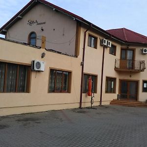 Отель Pensiunea Sena Фокшаны Exterior photo