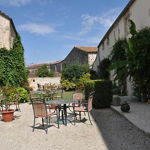 Hotel Du Donjon Aulnay  Exterior photo