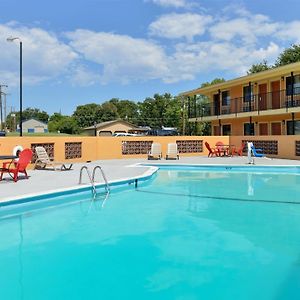 Americas Best Value Inn Ponca City Exterior photo