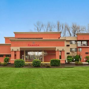 Отель Ramada By Wyndham Tukwila Southcenter Exterior photo