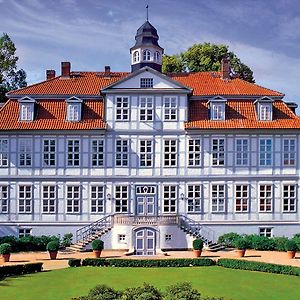 Отель Schloss Luedersburg Golf & Spa Exterior photo