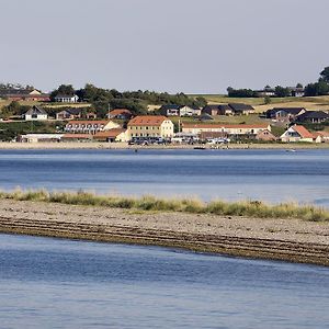 Отель Hvalpsund Faergekro Exterior photo