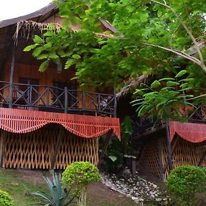 Thongbay Guesthouse Луангпхабанг Exterior photo