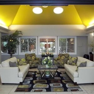 Отель Best Western Atrium Gardens Элизабеттаун Interior photo