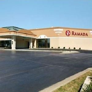 Отель Ramada Moline East Moline Exterior photo