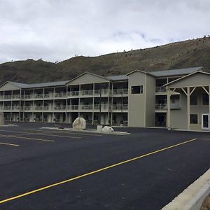 Yellowstone Big Rock Inn Гардинер Exterior photo