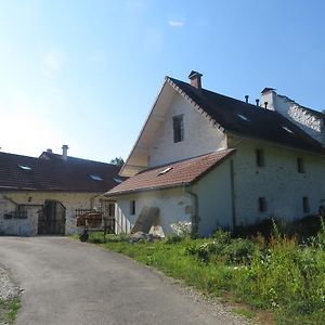 Апартаменты L'Hermitage Yenne Exterior photo