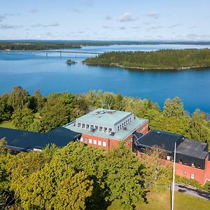 Vaesterbacken Hotell & Konferens Хольмсунд Exterior photo