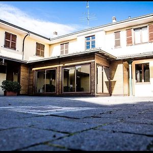 Manfredi Ristorante Con Alloggio Romentino Exterior photo