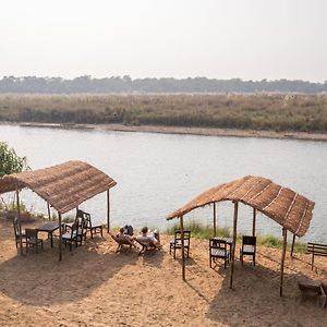 Отель Jungle Wildlife Camp Саураха Exterior photo