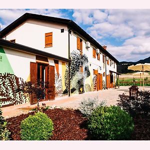 Вилла Agriturismo Il Riccio Монтиккьо Exterior photo