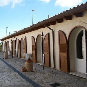 Bed and Breakfast Masseria Carlini Акая Exterior photo