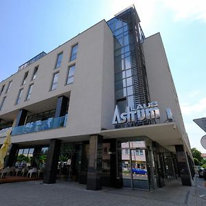 Business Hotel Astrum Laus Левице Exterior photo