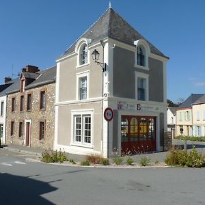 Отель Beausejour Sainte-Suzanne  Exterior photo