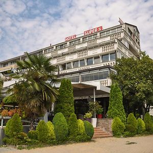 Hotel Super 8 Скопье Exterior photo