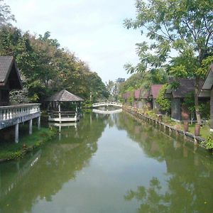 Mae Khum Villa Чианграй Exterior photo