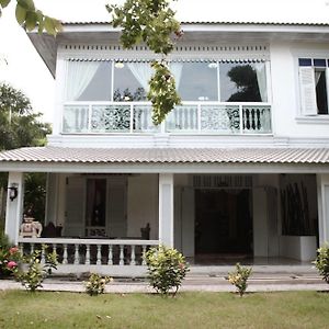 Отель The Legend Maeklong Samut Songkhram Exterior photo