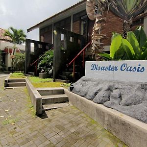 Отель Disaster Oasis Калиуранг Exterior photo