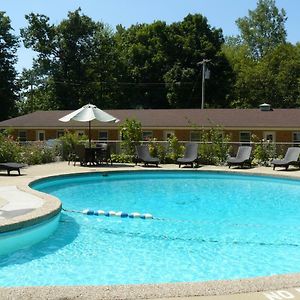 The Saugatuck Retro Resort Exterior photo