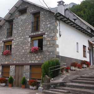 Apartamentos Casa Borja Салинас-де-Бьельса Exterior photo