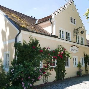 Отель Schloss - Schenke Tunzenberg Mengkofen Exterior photo