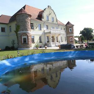 Отель Gutshaus Darsikow Exterior photo