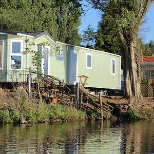 Marshlands Lakeside Nature Retreat Barton-upon-Humber Exterior photo