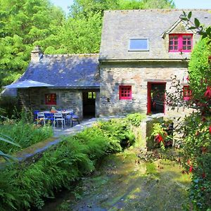 Вилла Le Moulin De Beuzidou Saint-Urbain  Exterior photo