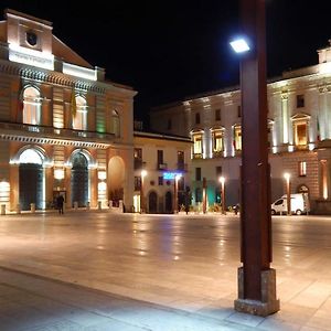 Отель Alloggio In Centro Citta Con Parcheggio Privato E Wifi Потенца Exterior photo