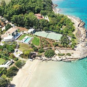 Villa Aria - Luxury Beachfront Villa With Pool And Tennis Court Koilas Exterior photo